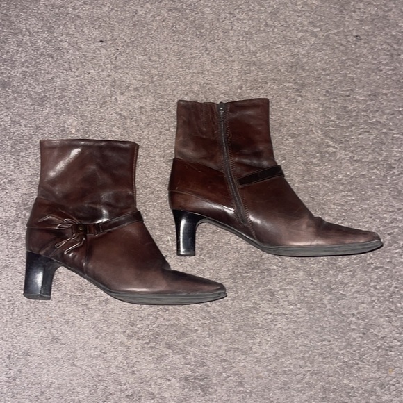 Clarks brown leather heeled boots - Picture 3 of 8